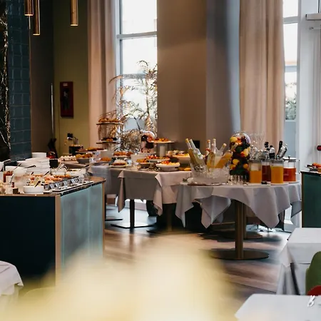 Hotel J44 Lifestyle 5*