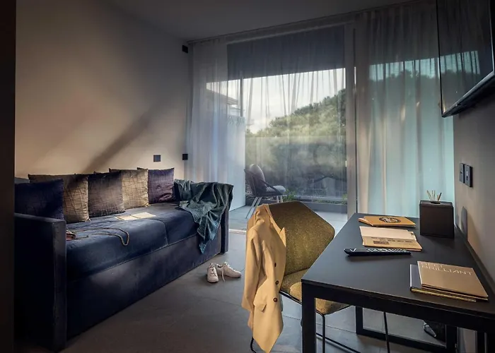 J44 Lifestyle Hotel 5*