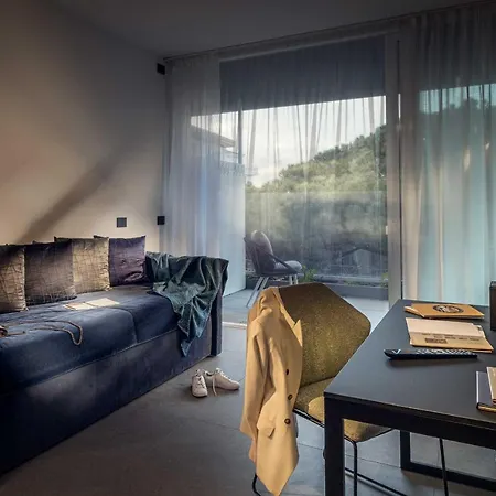 J44 Lifestyle Отель 5*