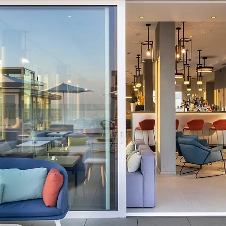 Отель J44 Lifestyle 5*